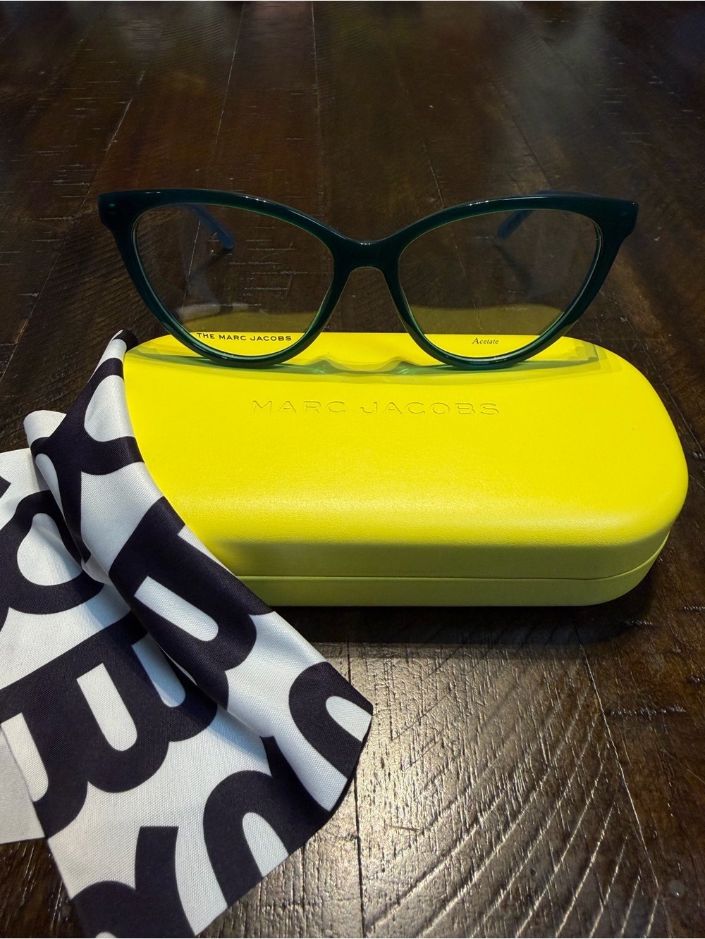 Marc Jacobs MARC 560 140
Green Teal AZU with Clear Lens Lenses